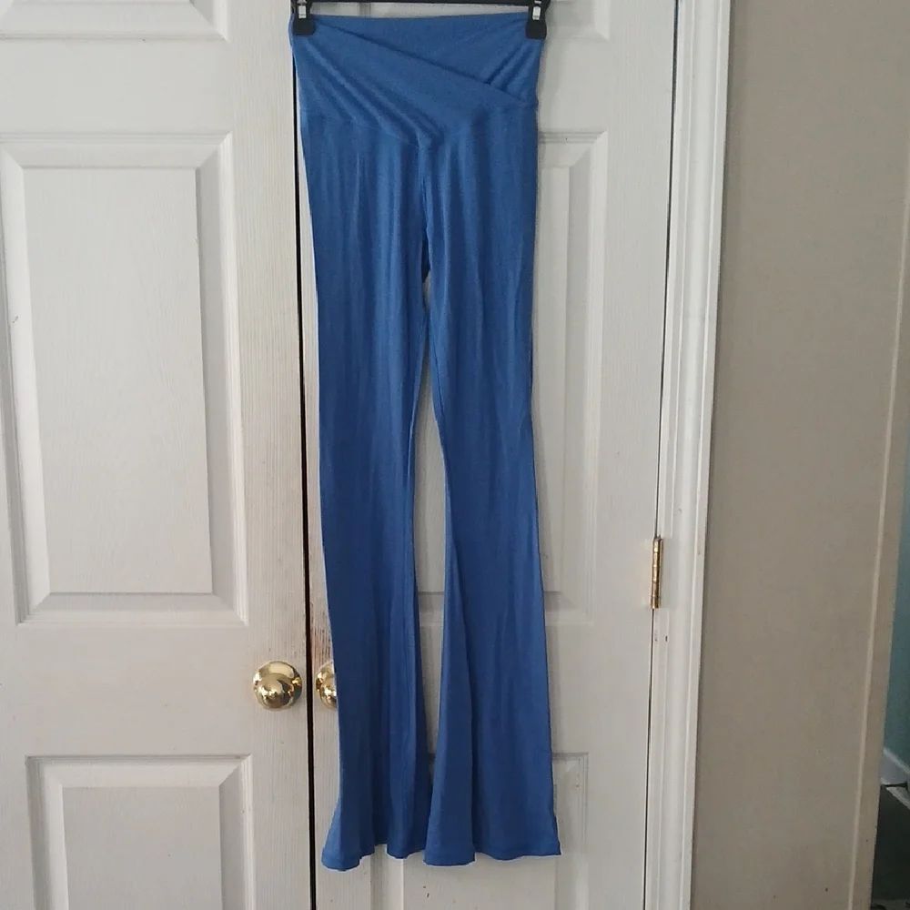 Aerie Offline Real Me Flare crossover hi-rise royal blue leggings Sz M